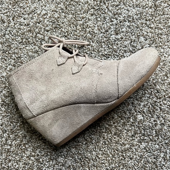TOMS Suede Lace Up Wedge Booties - Size 8 - Picture 2 of 10